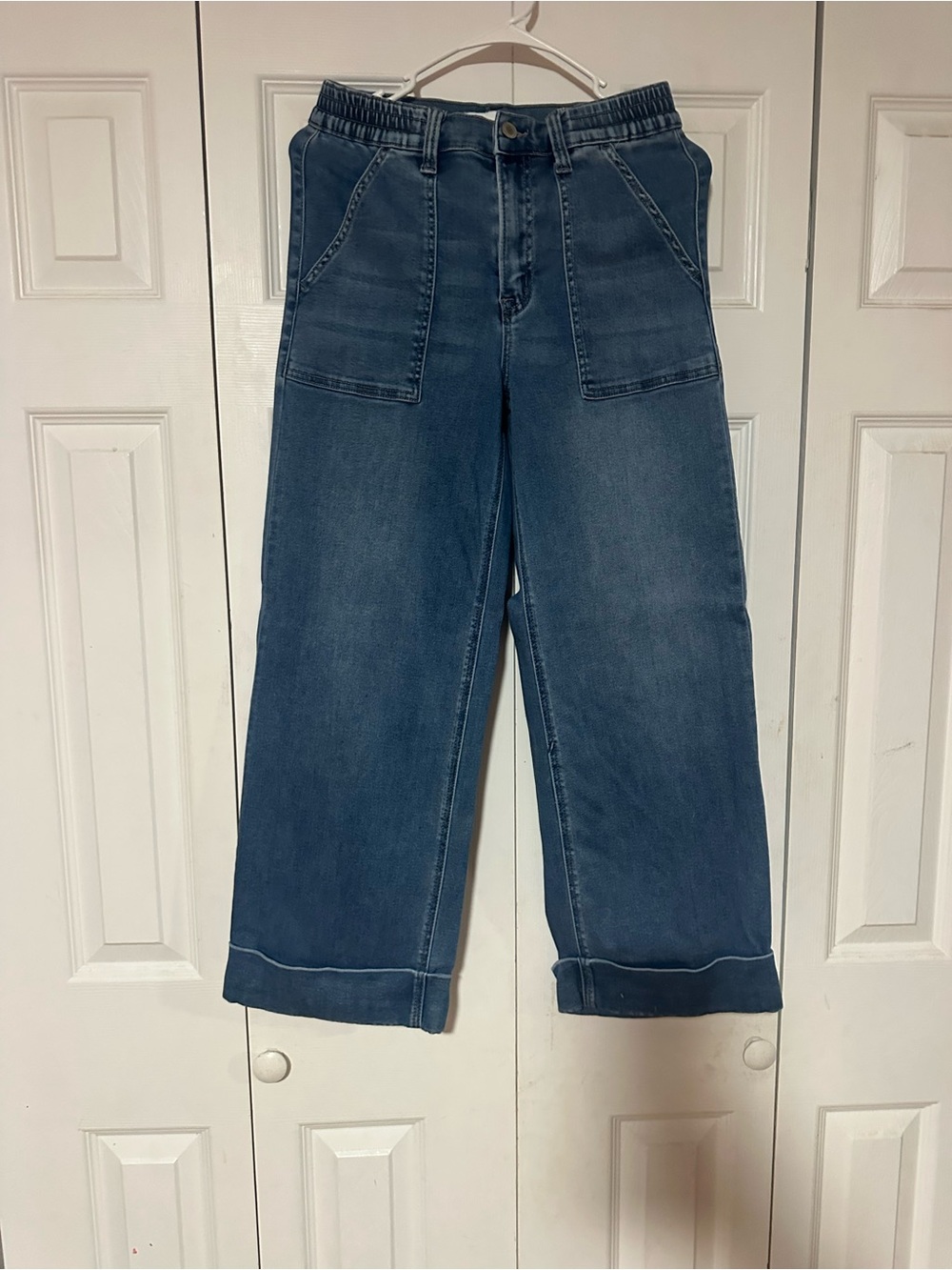 High-Rise Ankle Crop Wide-Leg Jeans in Medium Blue
